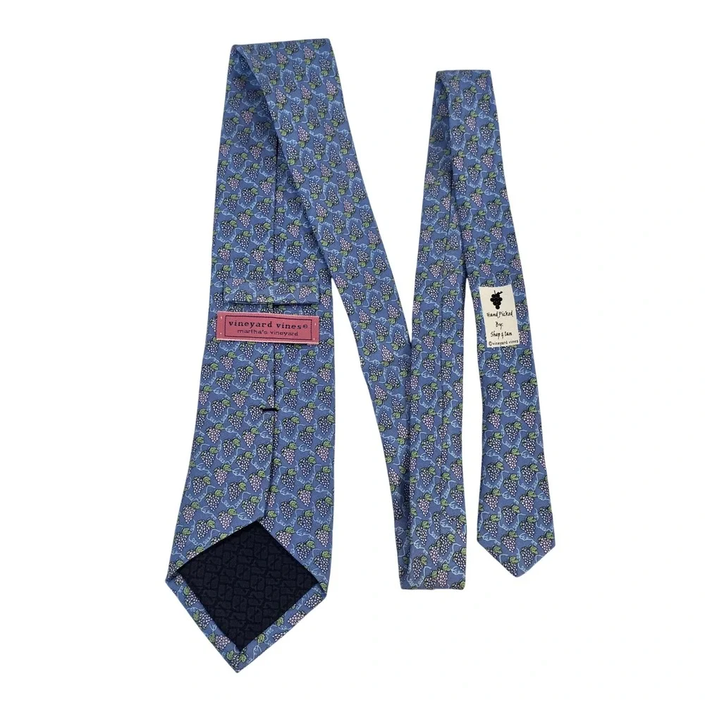 Vineyard Vines Mens Silk Tie Blue Grape Cluster Print Martha's Vineyard USA Made